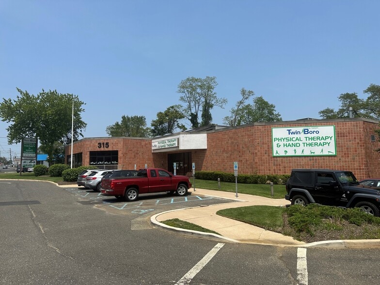 315 Rt 35, Red Bank, NJ for lease - Building Photo - Image 2 of 16