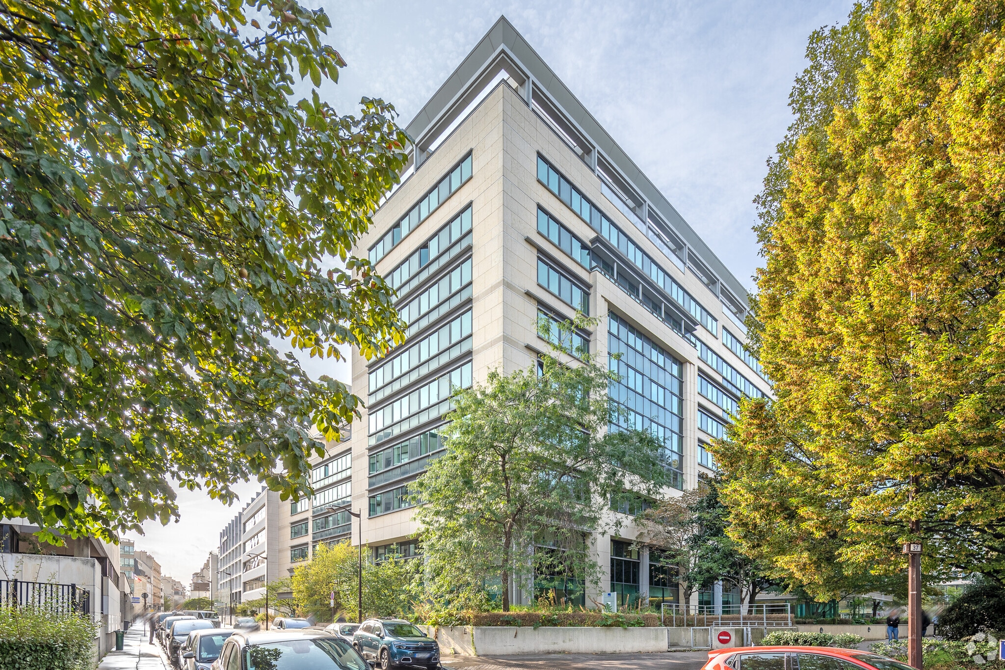 Office in Neuilly-sur-Seine for lease Primary Photo- Image 1 of 2