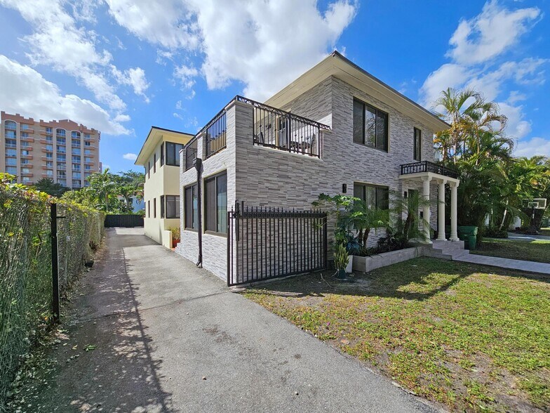 320 SW 29th Rd, Miami, FL for sale - Building Photo - Image 1 of 1