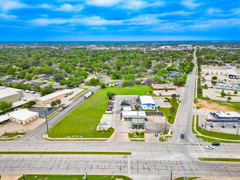 1600 W Euless Blvd, Euless, TX for sale - Primary Photo - Image 1 of 6