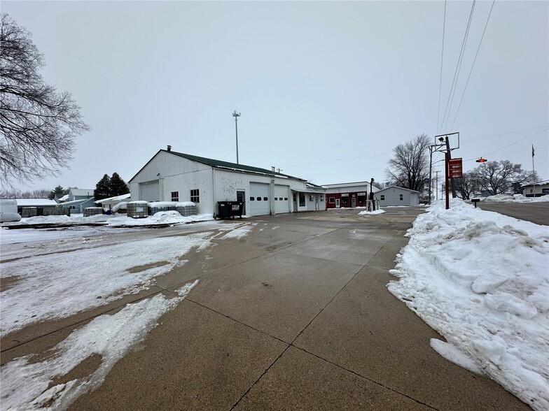 100 S Locust Ave, Prairieburg, IA for sale - Building Photo - Image 3 of 7