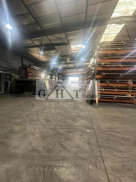 Industrial in Montreuil for sale - Interior Photo - Image 2 of 3