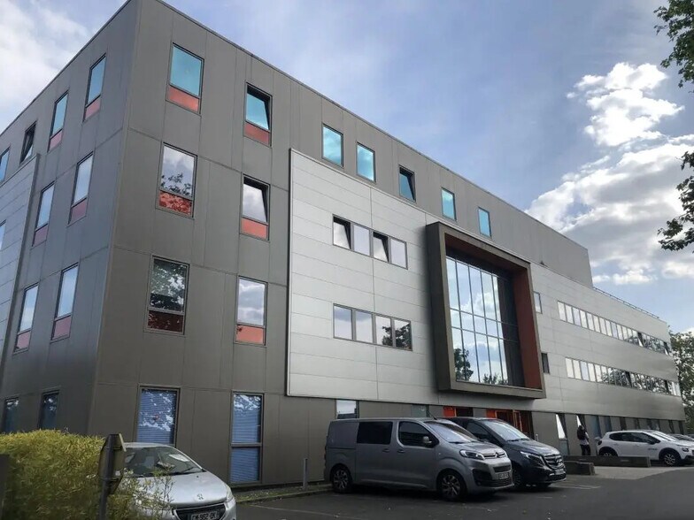 Office in Rennes for lease - Building Photo - Image 1 of 9
