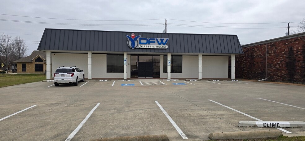 208 N Highway 377, Roanoke, TX for lease - Building Photo - Image 1 of 13