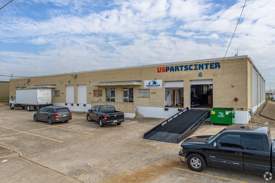 11550-11562 Chairman Dr, Dallas, TX for lease - Primary Photo - Image 1 of 5