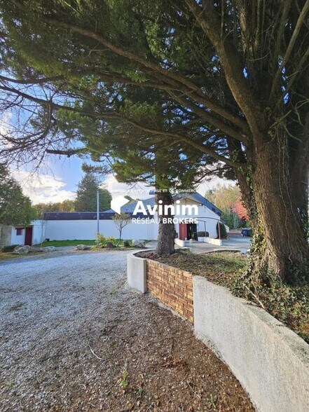 Flex in Val D Anast for sale - Building Photo - Image 3 of 8