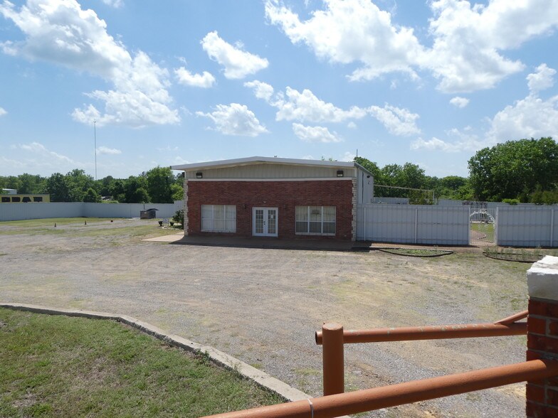 517 Interstate Dr, Ardmore, OK for sale - Building Photo - Image 1 of 1