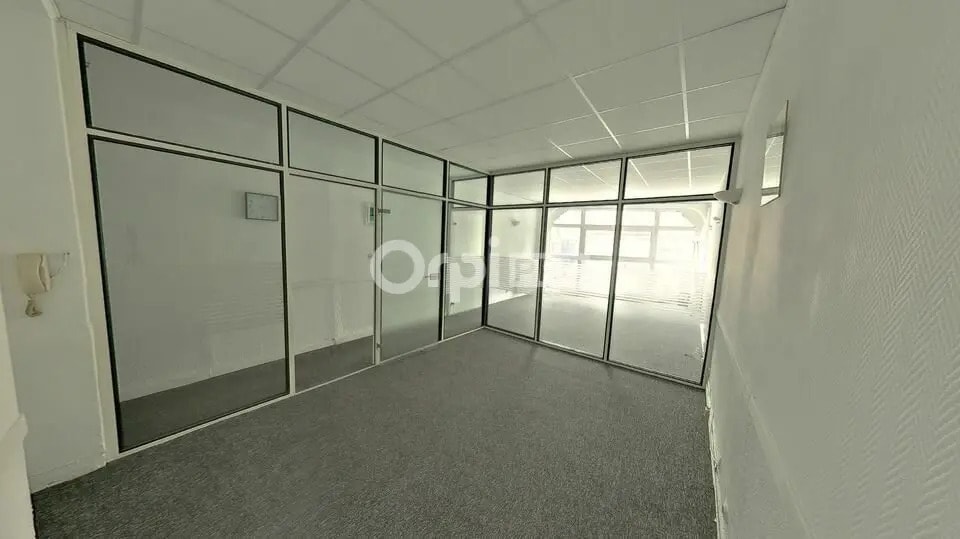 Office in Lille for lease Interior Photo- Image 1 of 5