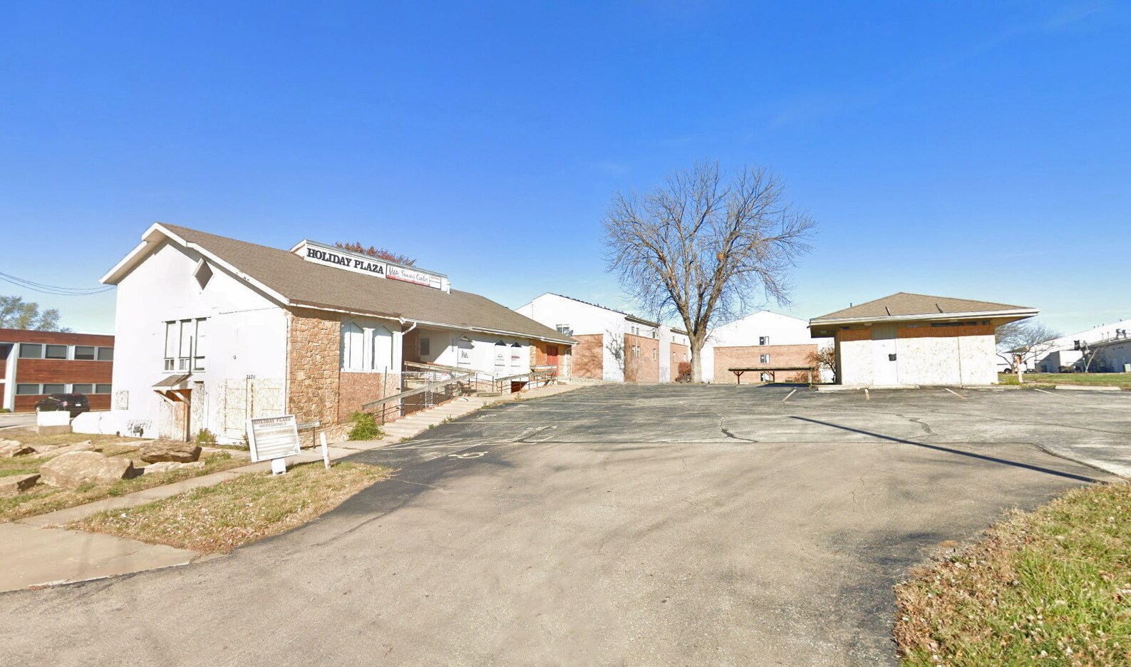 2116 W 25th St, Lawrence, KS for sale Primary Photo- Image 1 of 1