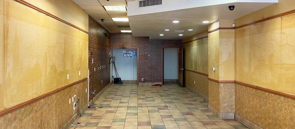 1620 Kings Hwy, Brooklyn, NY for lease - Interior Photo - Image 2 of 9