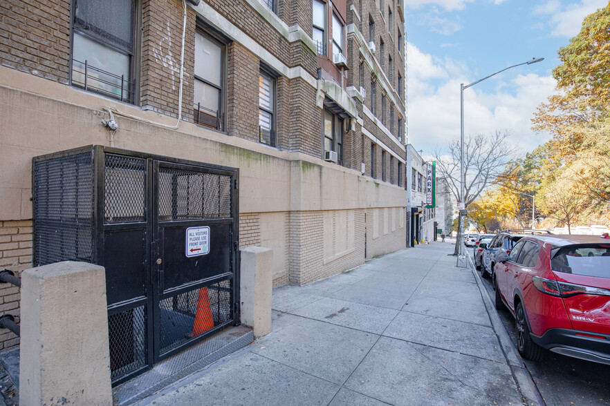 3681 Broadway, New York, NY for lease - Building Photo - Image 3 of 20