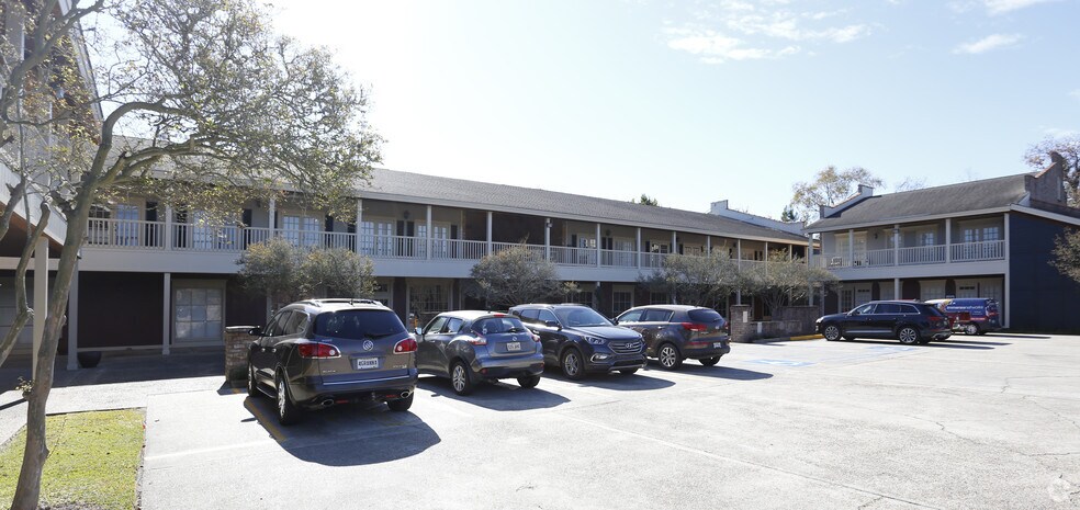 10988 N Harrells Ferry Rd, Baton Rouge, LA for lease - Primary Photo - Image 1 of 10