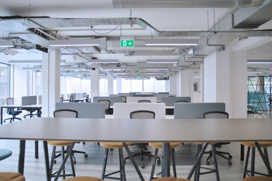 250 Waterloo Rd, London for lease - Building Photo - Image 3 of 17