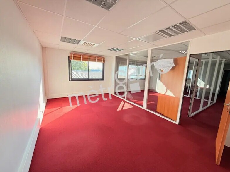 Office in Basse-Goulaine for lease - Interior Photo - Image 2 of 8