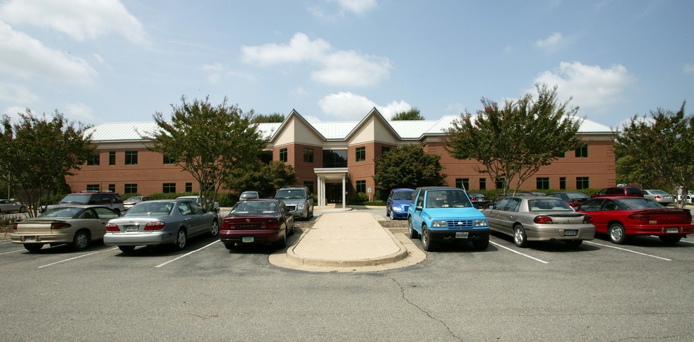 681 Hioaks Rd, Richmond, VA for lease - Building Photo - Image 1 of 2