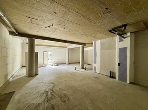 Retail in Rueil-Malmaison for lease Interior Photo- Image 2 of 5