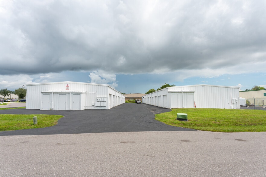 6043 Deacon Rd, Sarasota, FL for lease - Building Photo - Image 1 of 6