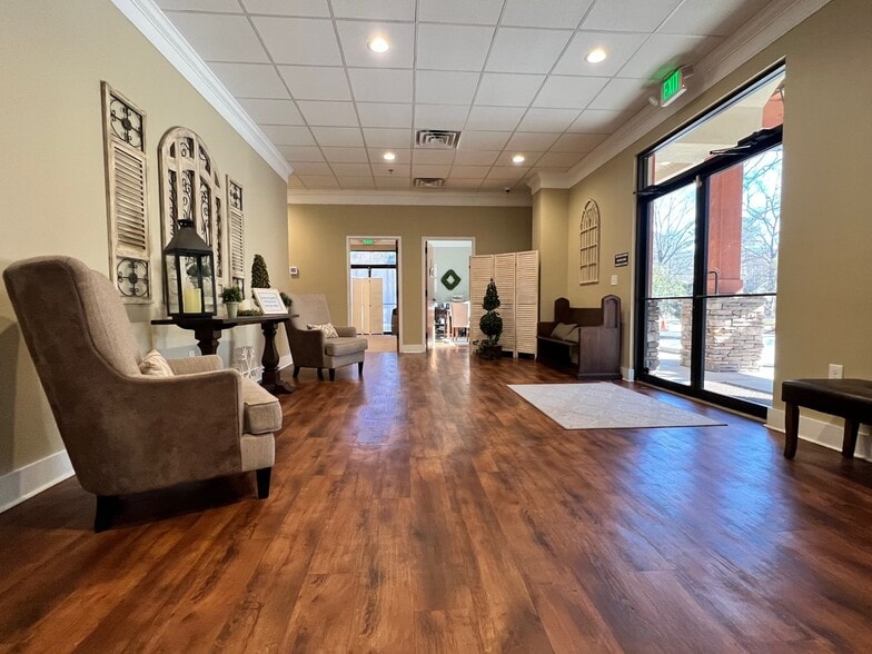 3506 Bush River Rd, Columbia, SC for sale - Interior Photo - Image 2 of 10