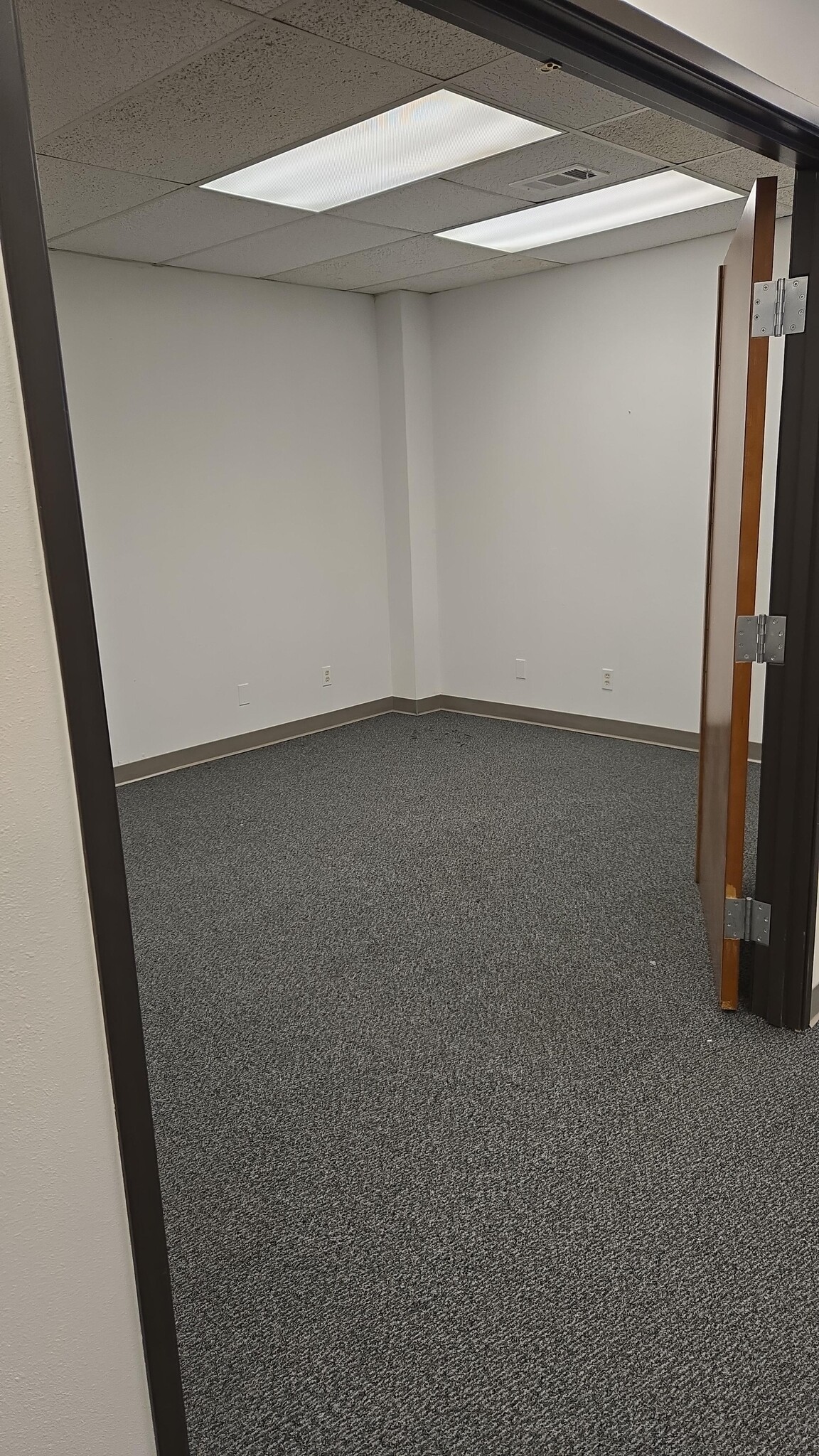 4015 Belt Line Rd, Addison, TX for lease Interior Photo- Image 1 of 5