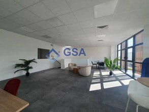 Flex in Saint-Michel-sur-Orge for lease Building Photo- Image 1 of 3