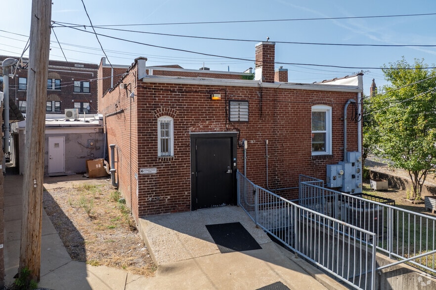 7185 Manchester Rd, Maplewood, MO for lease - Building Photo - Image 2 of 19