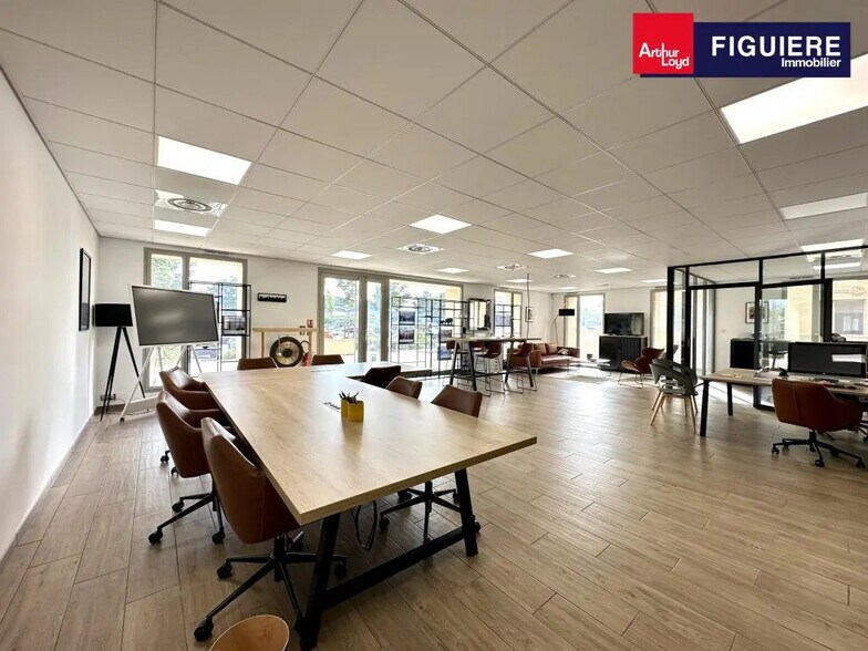 140 Avenue Du Douze Juillet 1998, Aix-en-Provence for sale - Interior Photo - Image 3 of 9