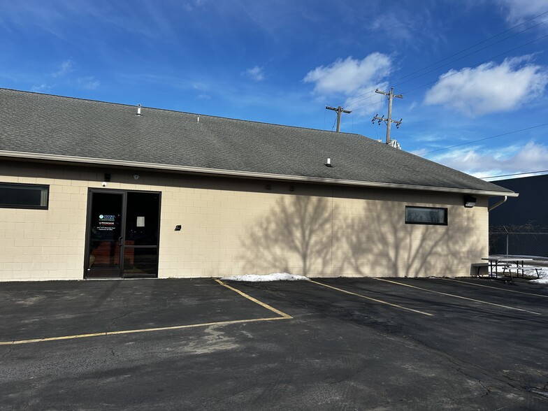 4433 Manchester Rd, Kalamazoo, MI for lease - Building Photo - Image 3 of 9