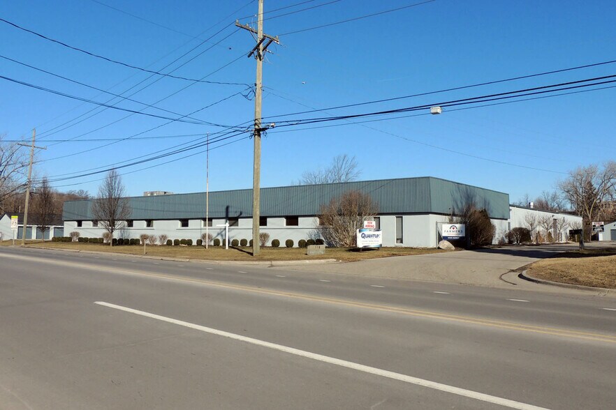 118 Indianwood Rd, Lake Orion, MI for lease - Building Photo - Image 1 of 7