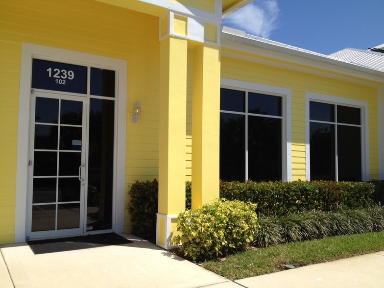 1239 SE Indian St, Stuart, FL for lease - Building Photo - Image 3 of 15