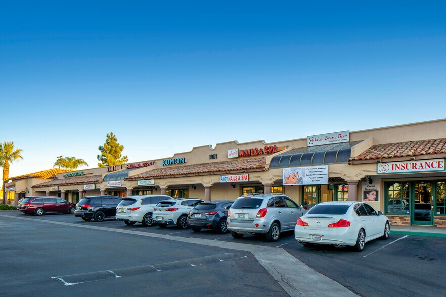 1001-1003 W San Marcos Blvd, San Marcos, CA for lease - Primary Photo - Image 1 of 6