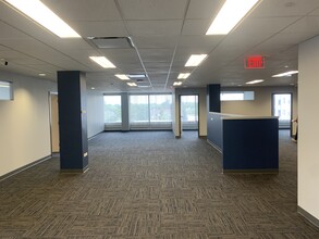 701 Lee St, Des Plaines, IL for lease Interior Photo- Image 2 of 7