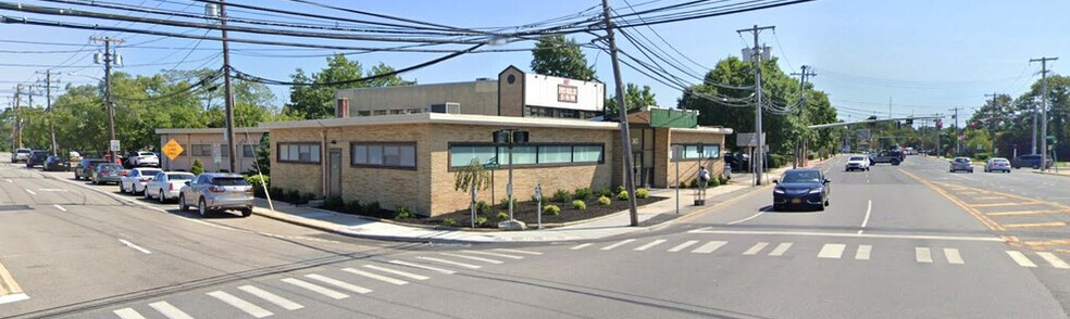 365 Broadway, Amityville, NY for lease - Building Photo - Image 1 of 3