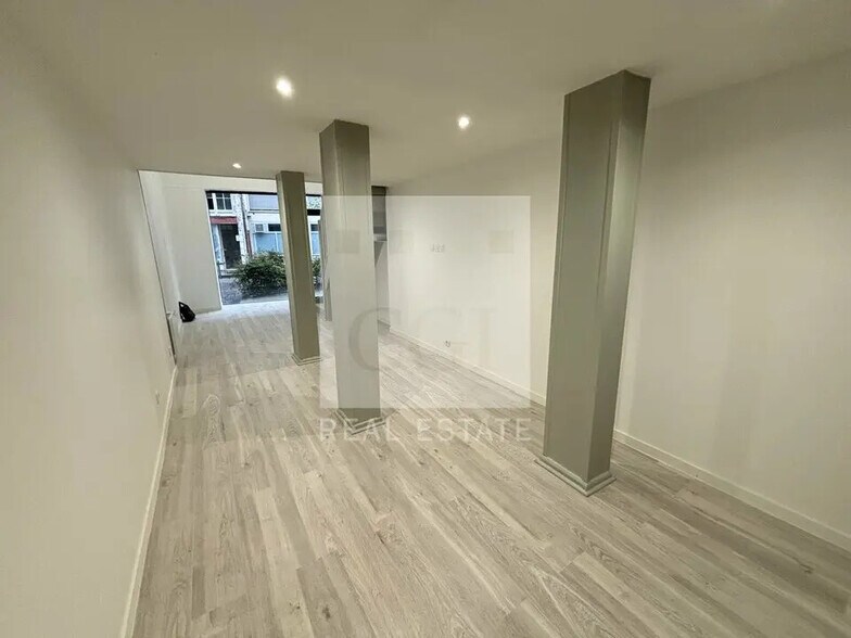 Office in Villeurbanne for lease - Interior Photo - Image 3 of 11