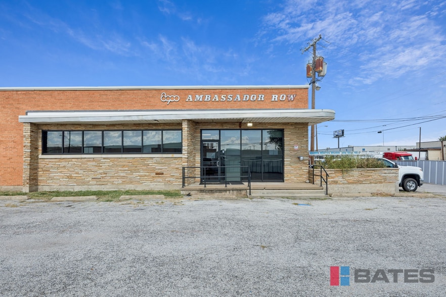 8900 Ambassador Row, Dallas, TX for sale - Building Photo - Image 2 of 23