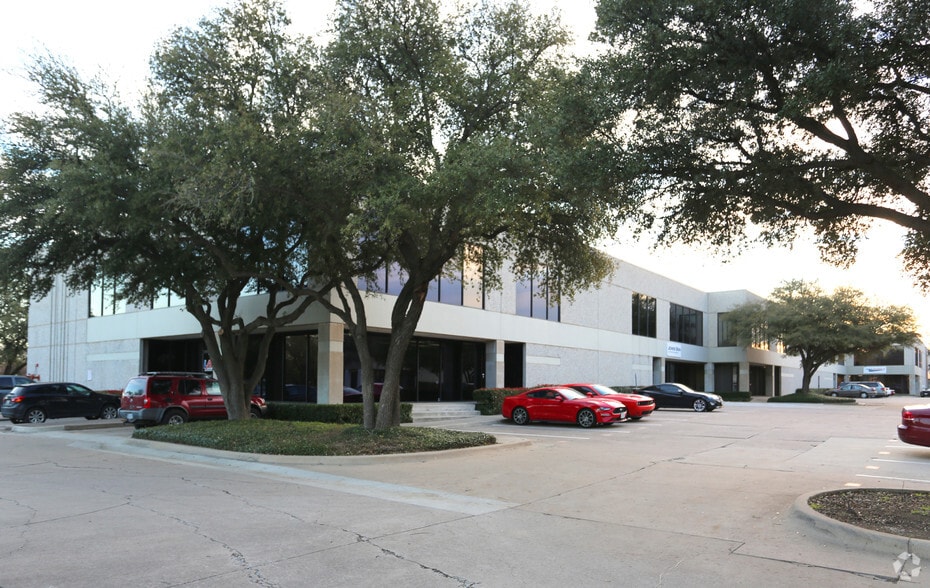 2009 McKenzie Dr, Carrollton, TX for sale - Primary Photo - Image 1 of 1