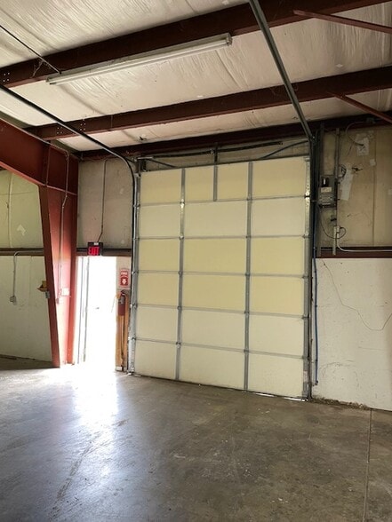 1630 N Eldon Ave, Springfield, MO for lease - Building Photo - Image 3 of 10