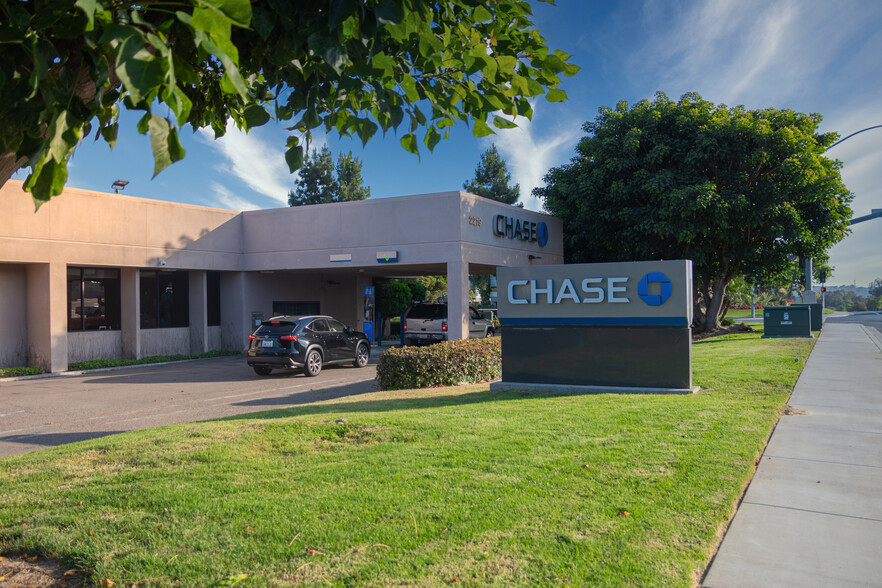 2219 Palomar Airport Rd, Carlsbad, CA for lease - Primary Photo - Image 1 of 4