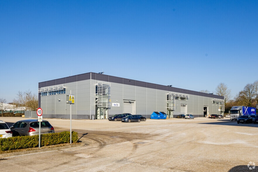 Gables Way, Thatcham for sale - Primary Photo - Image 1 of 1