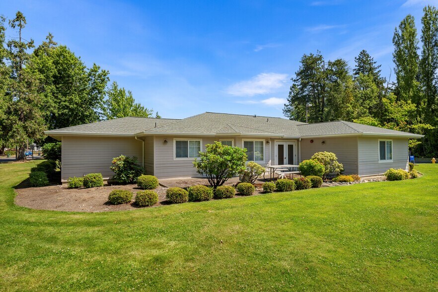 Mount Angel Healthcare/ Office Buildings portfolio of 3 properties for sale on LoopNet.com - Building Photo - Image 2 of 6