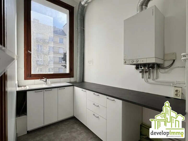 Office in Caen for lease - Interior Photo - Image 2 of 12