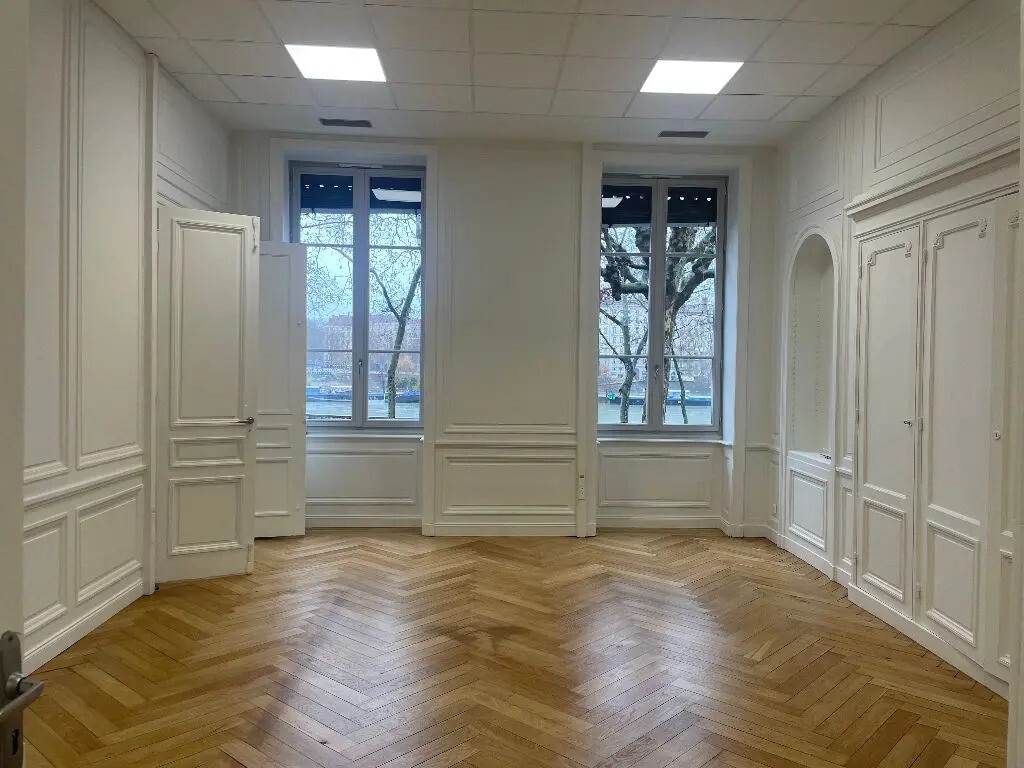 Location Bureaux 178 m² - Photo 1
