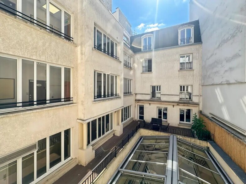 Office in Paris for lease - Building Photo - Image 1 of 6