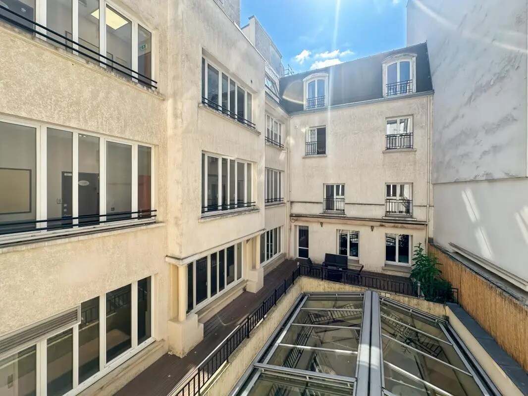 Office in Paris for lease Building Photo- Image 1 of 7