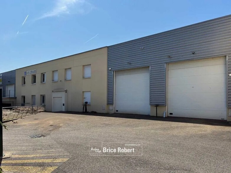 Flex in Vénissieux for lease - Building Photo - Image 3 of 5