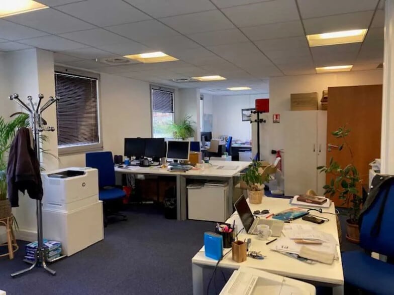 175/177 Rue D'Aguesseau, Boulogne-Billancourt for lease - Interior Photo - Image 3 of 7