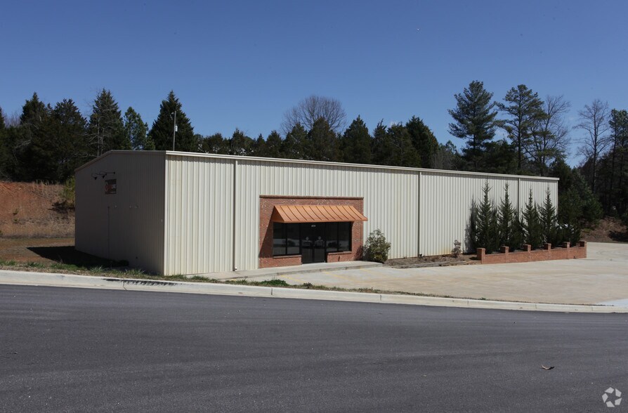 1607 Calvary Church Rd, Gainesville, GA 30507