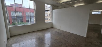 719 S Los Angeles St, Los Angeles, CA for lease Building Photo- Image 2 of 7