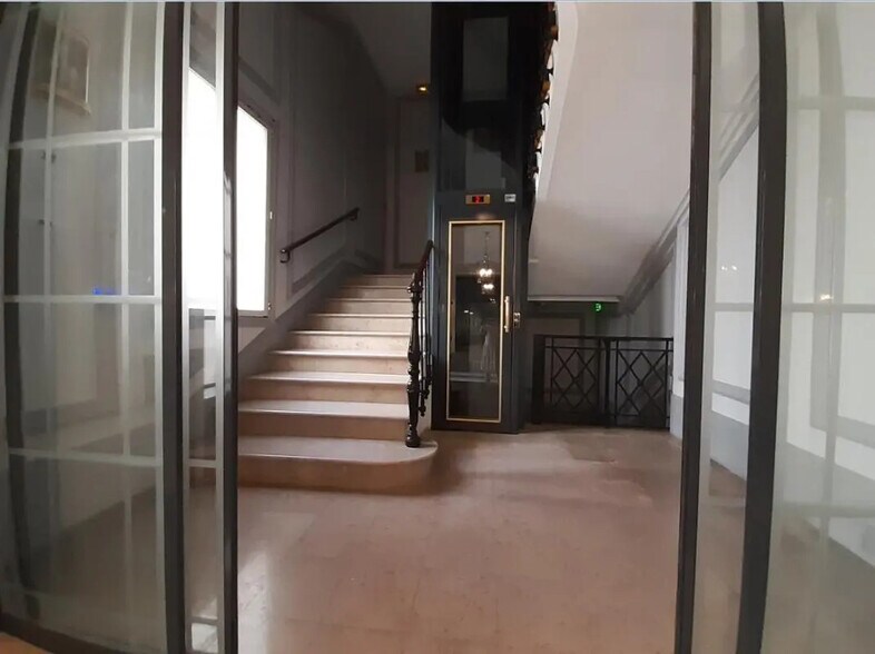 2 Rue De Choiseul, Paris for lease - Interior Photo - Image 2 of 7