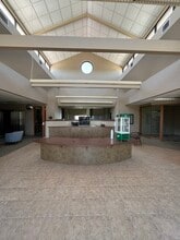 5520 Hedge Lane Ter, Shawnee, KS for sale Interior Photo- Image 1 of 5