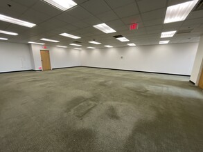 600 Holiday Plaza & 5101 Lincoln Highway Dr, Matteson, IL for lease Interior Photo- Image 2 of 3